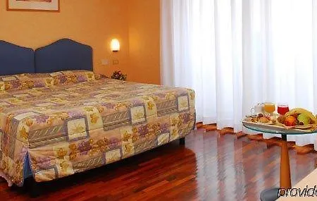 Sailing Center Hotel 4*