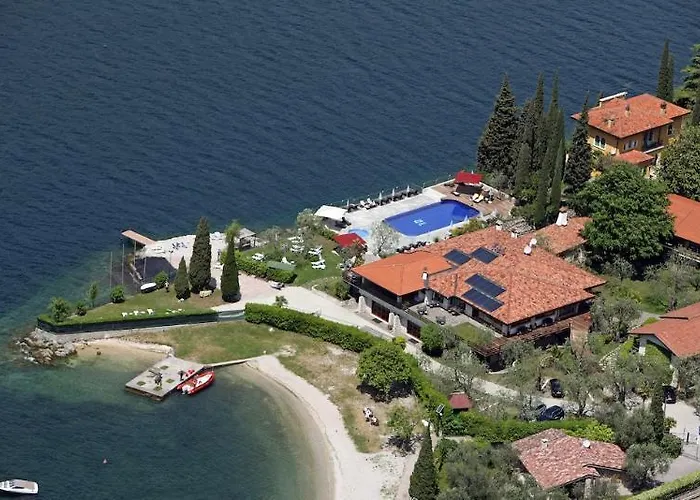 Sailing Center Hotel