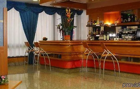 Sailing Center Hotel